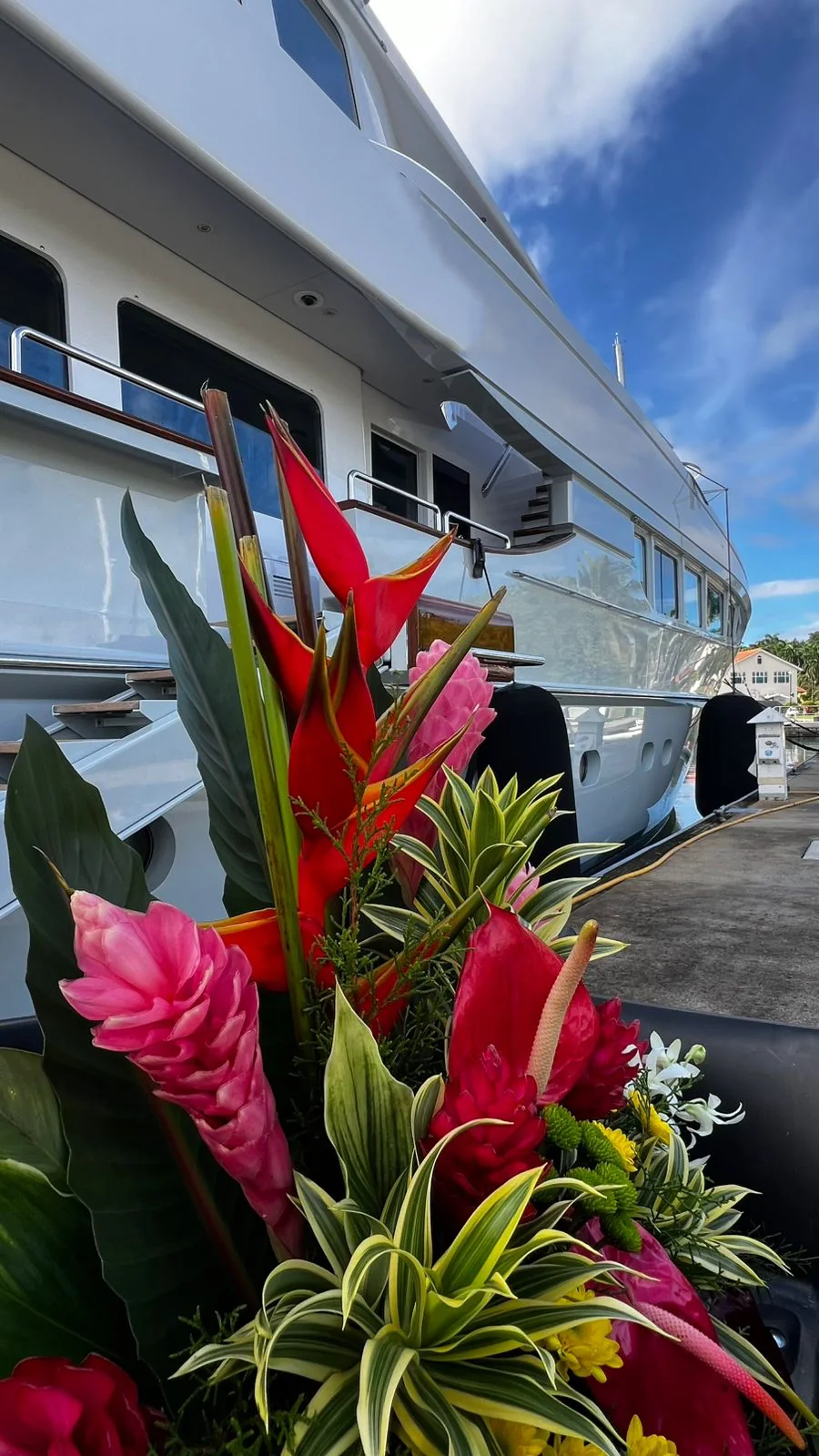 Flower arrangement coordinated for a yacht concierge service in Panama